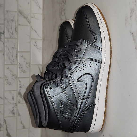 jordan 1's nouveau cool grey - Picture 2 of 8